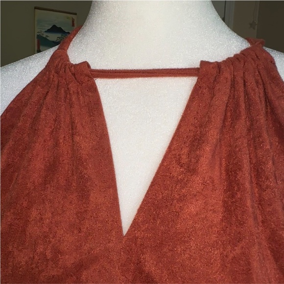 Velvety Rust V Neck Shirt🔻 - Picture 3 of 10